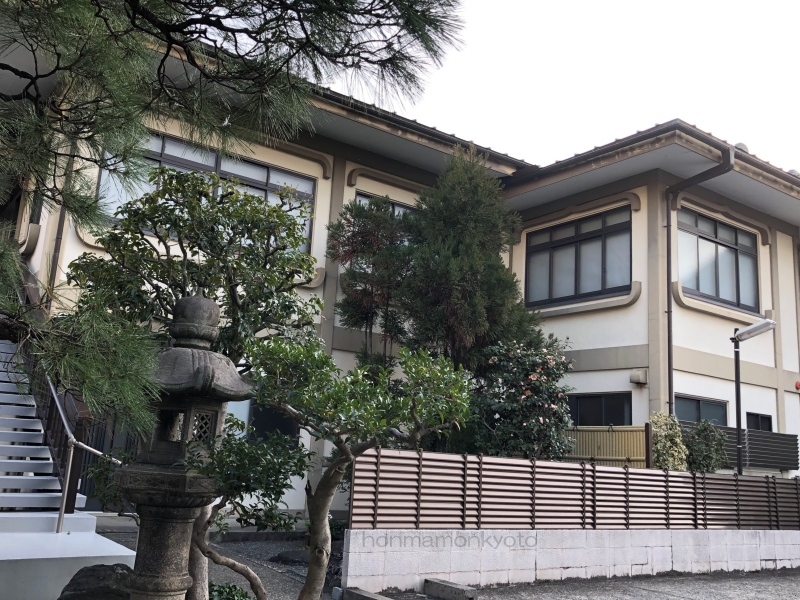 休務寺ビル建ての本堂