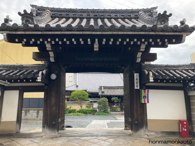 本覚寺　入り口の門