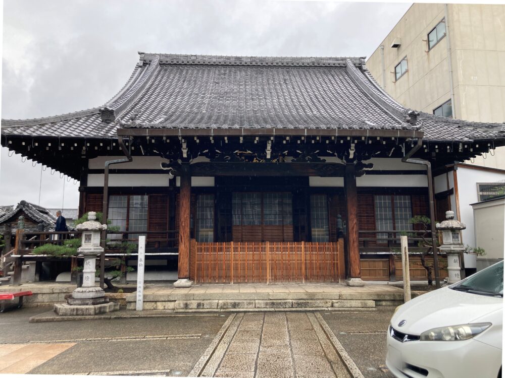 上徳寺　入ってすぐ見える本堂