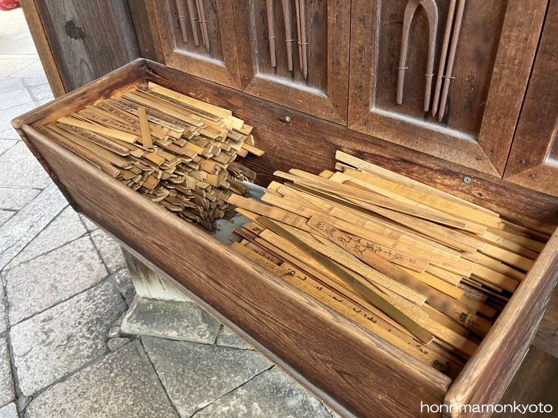 石像寺 (10)竹串入れ