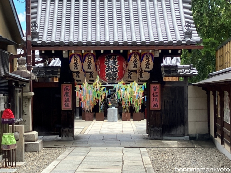 石像寺 (6)中門から七夕笹を見る