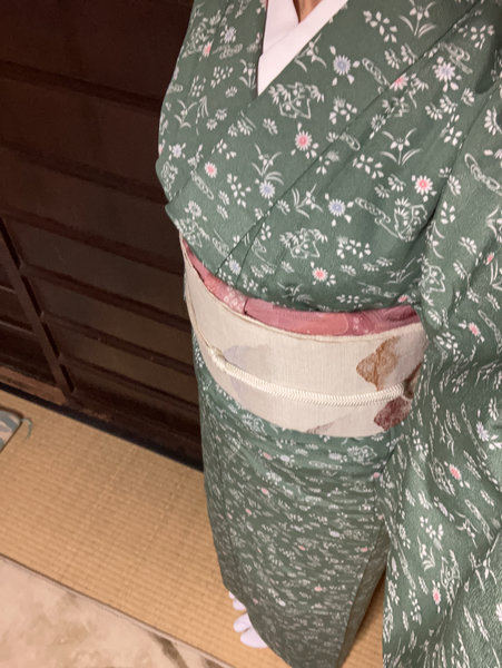 着物コーデ 単衣お抹茶ピンク点ポリ